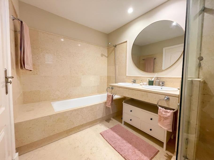 Luxurious 2 Bedroom Apartment With Spa Facilities 贝纳阿维斯 外观 照片