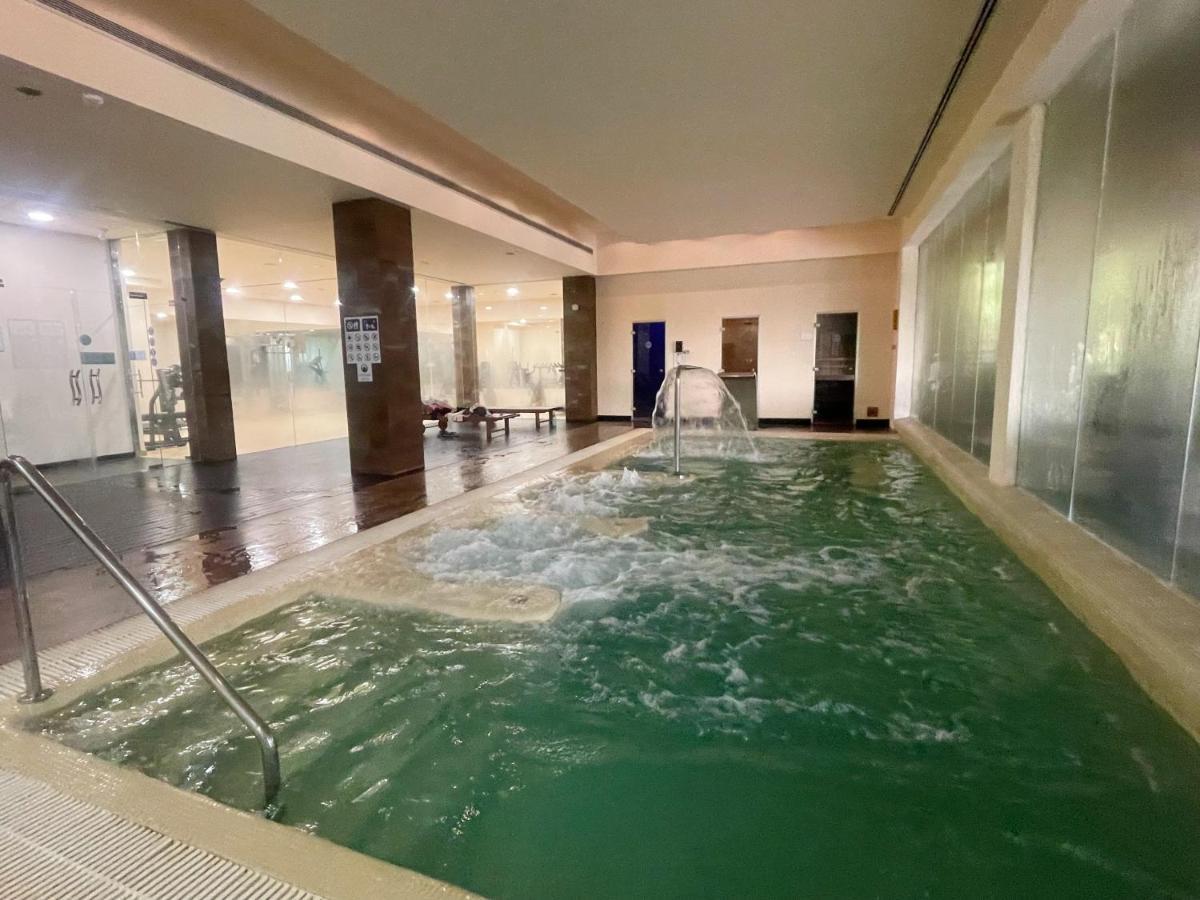 Luxurious 2 Bedroom Apartment With Spa Facilities 贝纳阿维斯 外观 照片